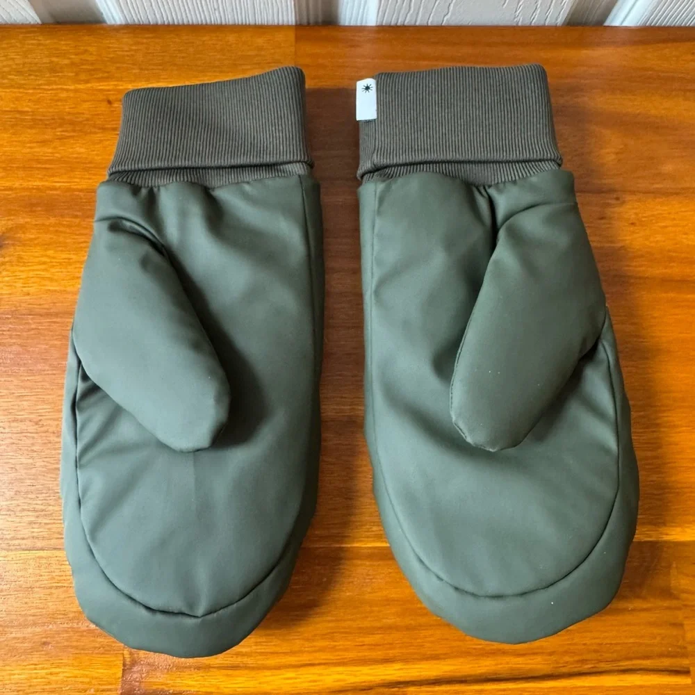 RAINS Alta Puffer Mittens in Green - Picture 5 of 9